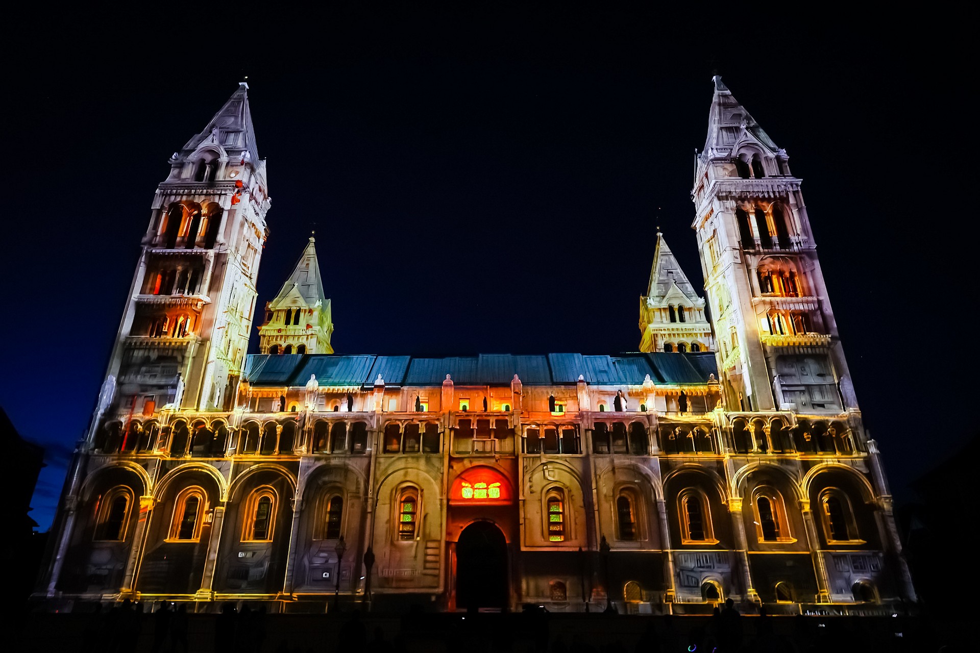 3-zsolnay-light-art